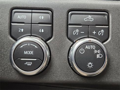 Used 2023 GMC Sierra 1500 SLE w/ X31 Off-Road Package image 22