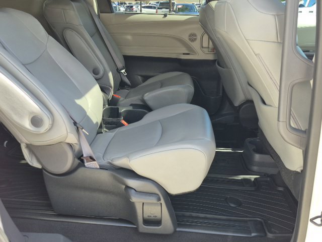 Used 2022 Toyota Sienna XLE w/ XLE Plus Package FWD image 23