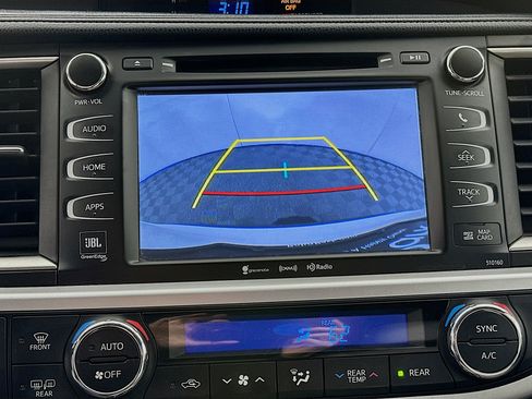 Used 2016 Toyota Highlander Limited image 23