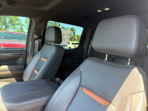 Used 2024 GMC Sierra 1500 AT4 w/ Technology Package AWD/4WD image 12