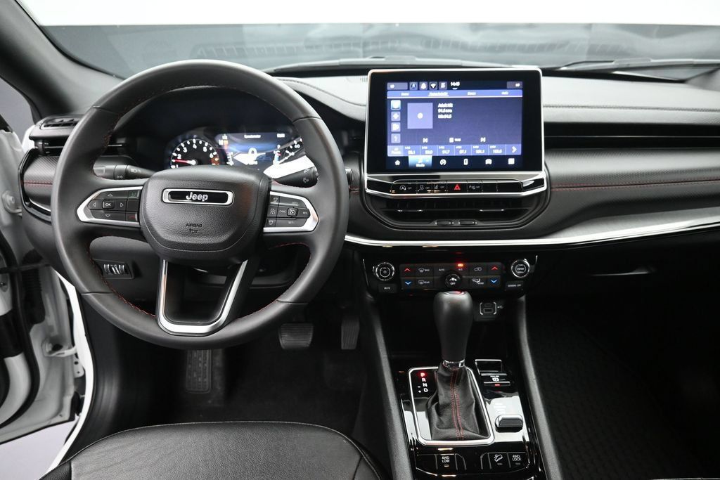 Used 2024 Jeep Compass Trailhawk AWD/4WD image 11