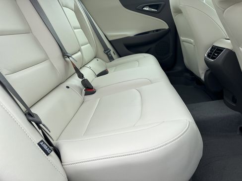 Used 2019 Chevrolet Malibu LT w/ Leather Package image 15