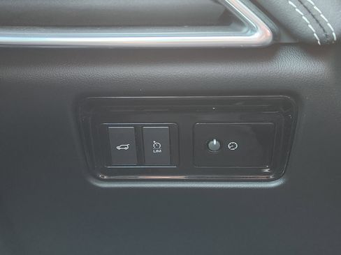 Used 2020 Jaguar F-PACE SVR image 22