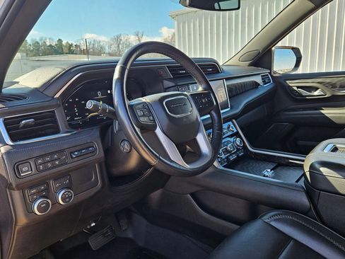 Used 2022 GMC Yukon XL Denali image 10