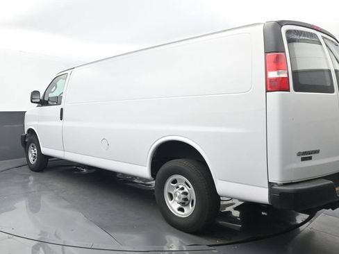 Used 2023 Chevrolet Express 2500 Extended RWD image 3