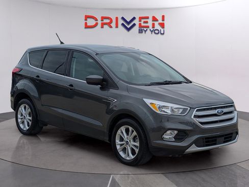 Used 2019 Ford Escape SE image 7