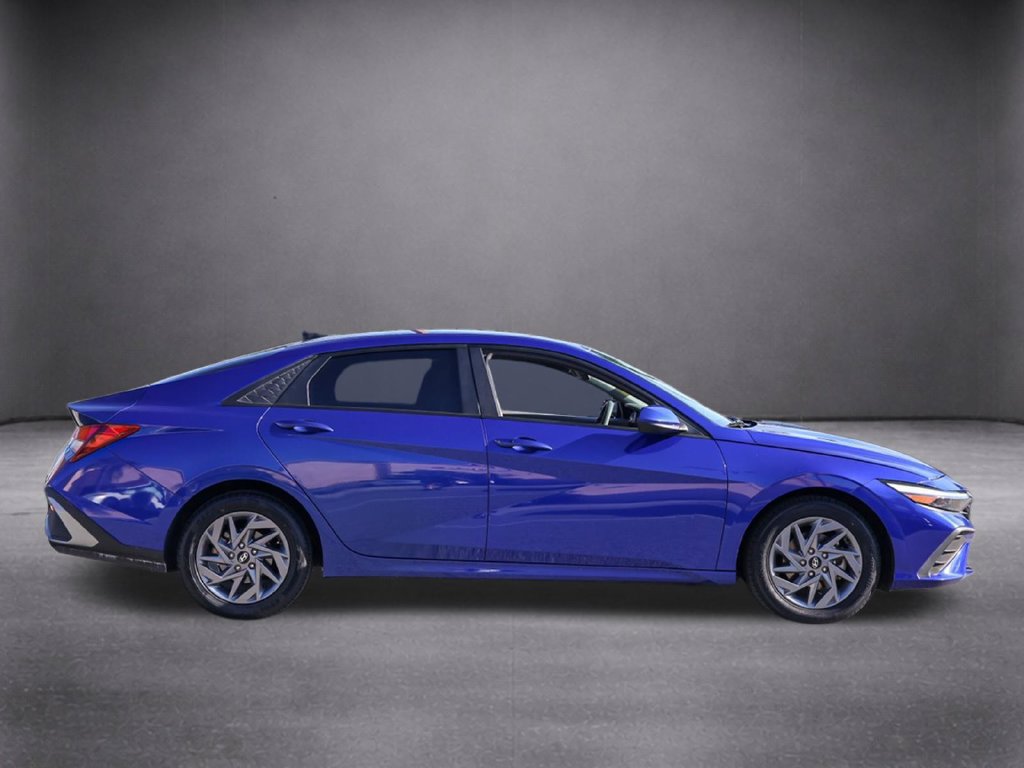 Used 2024 Hyundai Elantra SEL FWD image 3