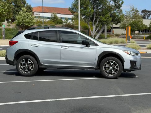 Used 2018 Subaru Crosstrek 2.0i AWD/4WD image 2