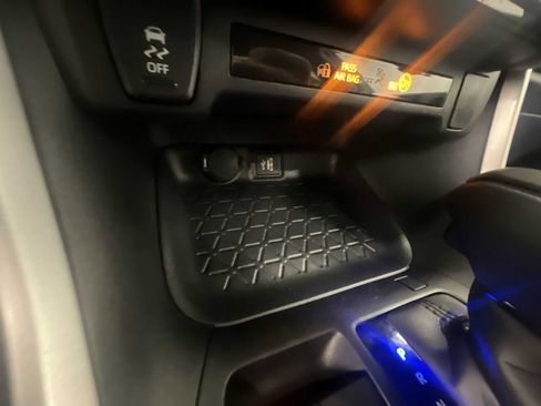 Used 2025 Toyota RAV4 XLE image 27