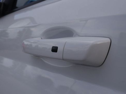 Used 2025 Hyundai Venue SEL FWD image 29