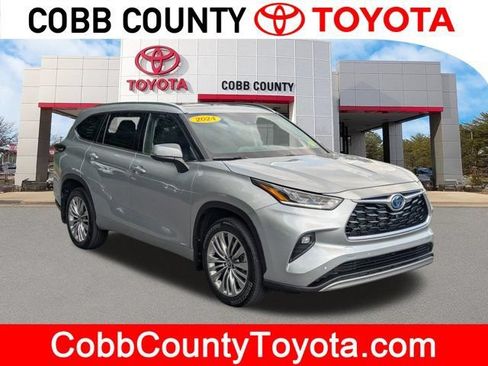 Used 2024 Toyota Highlander Platinum AWD/4WD image 1