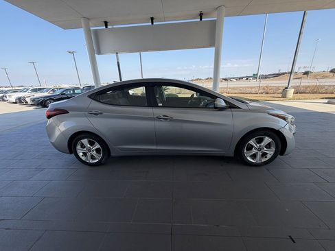 Used 2016 Hyundai Elantra SE image 4