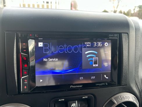 Used 2015 Jeep Wrangler Unlimited Sport w/ Quick Order Package 24S image 13