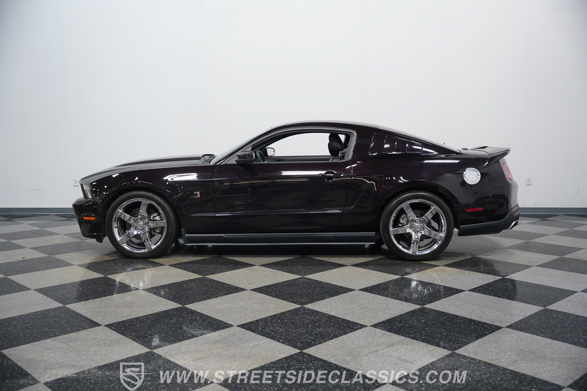 Used 2012 Ford Mustang GT Premium w/ HID Headlamps & Security Pkg RWD image 8