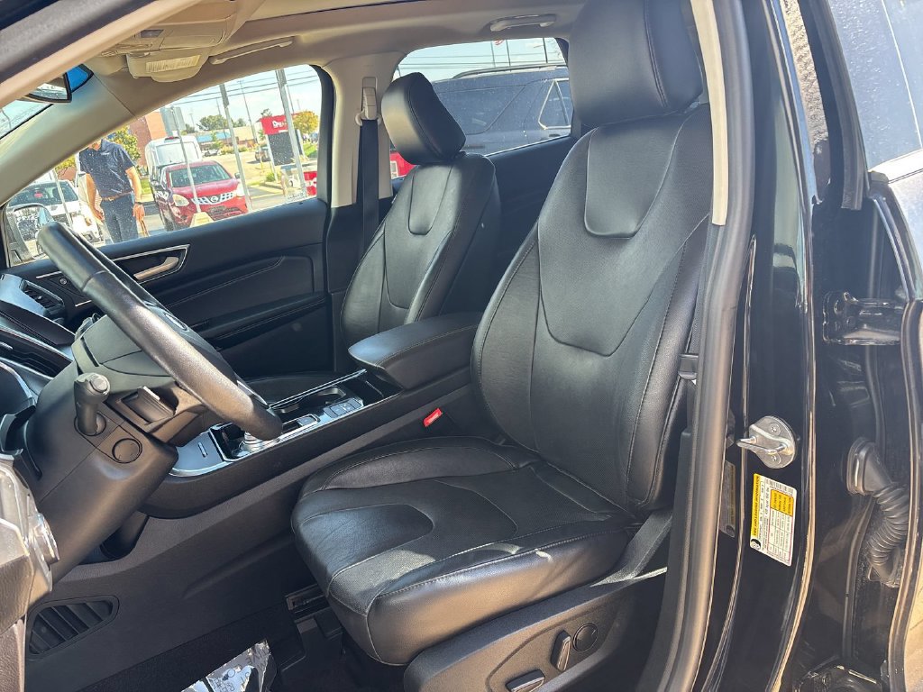 Used 2020 Ford Edge Titanium w/ Equipment Group 301A AWD/4WD image 9