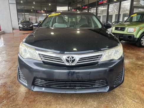 Used 2013 Toyota Camry L image 2