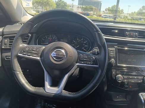 Used 2020 Nissan Rogue SV FWD image 18