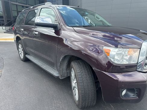 Used 2017 Toyota Sequoia Limited w/ Safety & Convenience Package AWD/4WD image 2