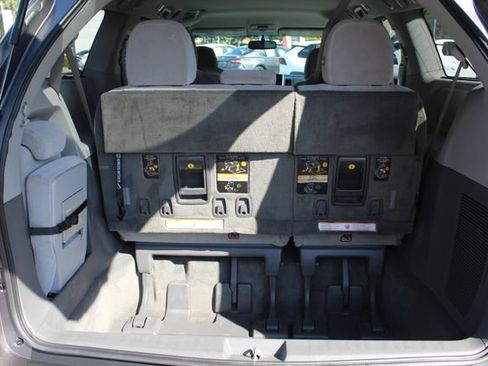 Used 2017 Toyota Sienna LE FWD image 28
