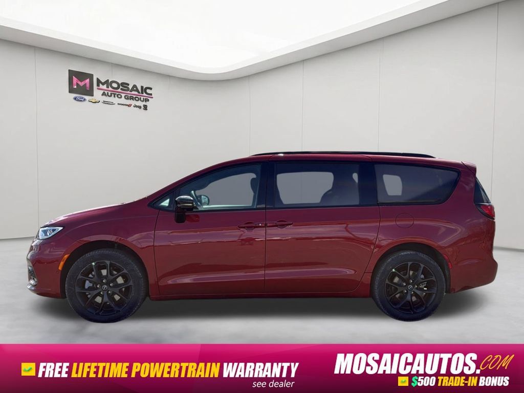 New 2026 Chrysler Pacifica Select w/ S Appearance Package AWD/4WD image 4
