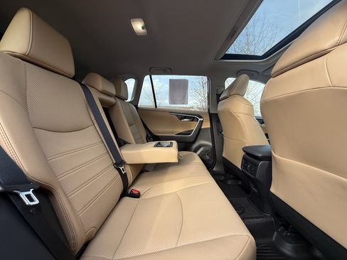 Used 2022 Toyota RAV4 Limited image 38