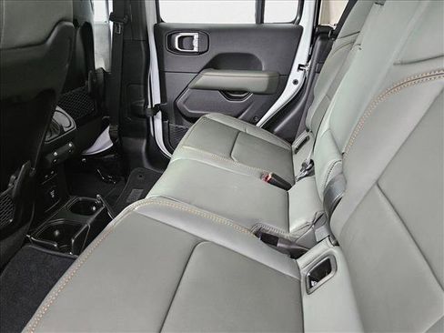 New 2025 Jeep Gladiator Mojave w/ Convenience Group image 15