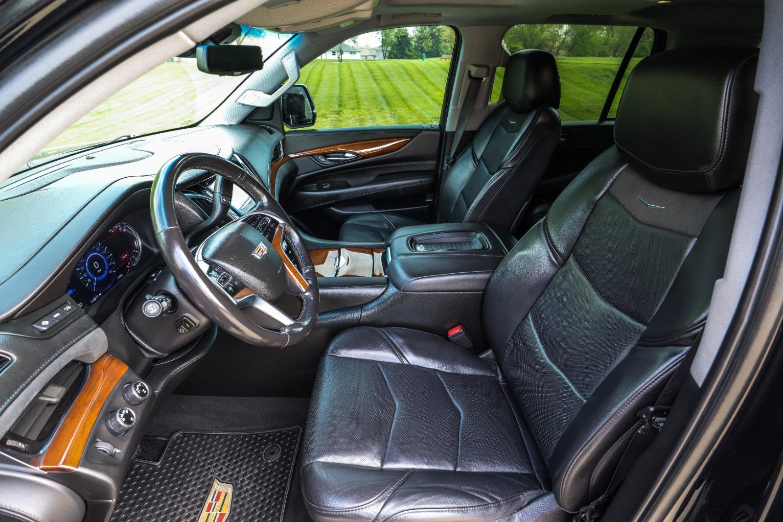 Used 2018 Cadillac Escalade Luxury AWD/4WD image 43