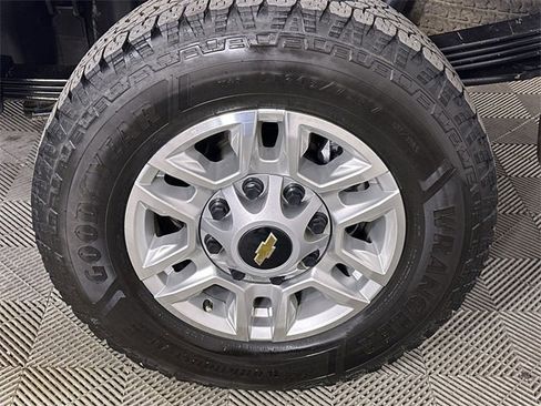 Used 2025 Chevrolet Silverado 2500 LT w/ Convenience Package image 34