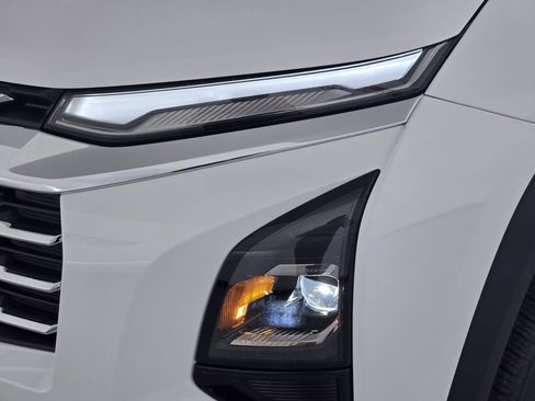 New 2026 Chevrolet Equinox LT w/ LPO, Floor Liner Package image 9