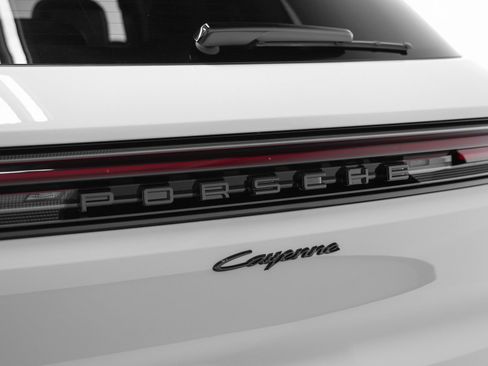 Certified 2026 Porsche Cayenne E-Hybrid AWD/4WD image 20