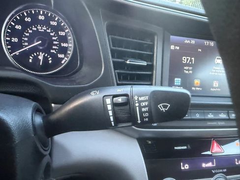 Used 2020 Hyundai Elantra SEL FWD image 15