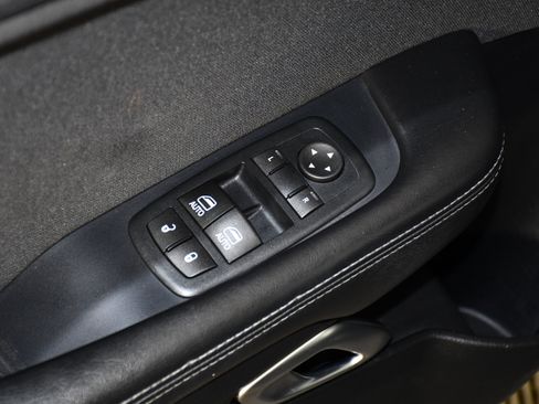 Used 2016 Dodge Challenger SXT RWD image 19