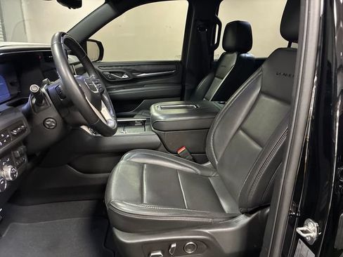 Used 2024 GMC Yukon XL Denali w/ Advanced Technology Package AWD/4WD image 9