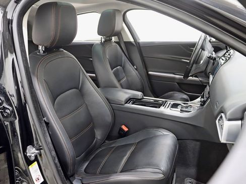 Used 2019 Jaguar XE Prestige image 25
