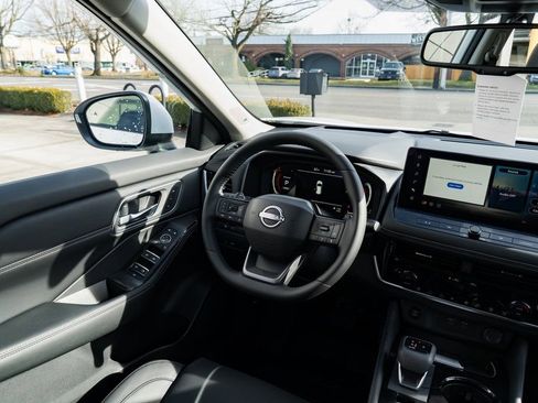 New 2026 Nissan Rogue Platinum image 11