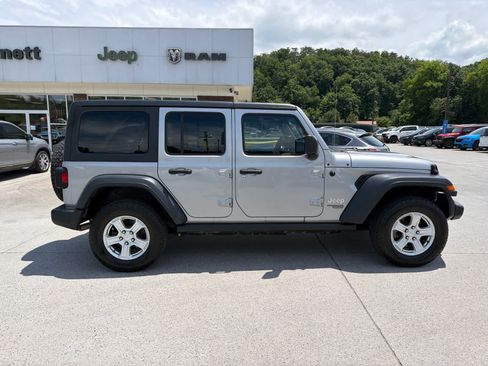 Used 2018 Jeep Wrangler Unlimited Sport S AWD/4WD image 4