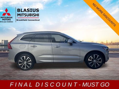 Used 2022 Volvo XC60 B5 Momentum w/ Climate Package image 5