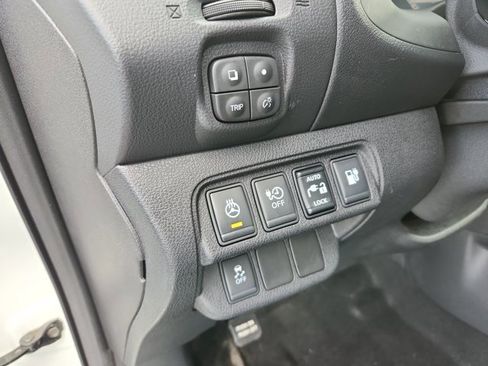 Used 2017 Nissan Leaf SL image 25