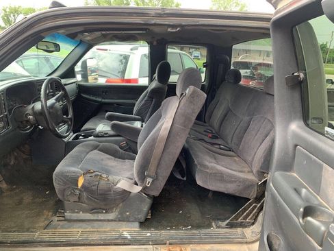 Used 2000 Chevrolet Silverado 2500 LS w/ Snow Plow Prep Pkg AWD/4WD image 12