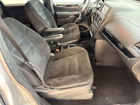 Used 2019 Dodge Grand Caravan SE FWD image 26