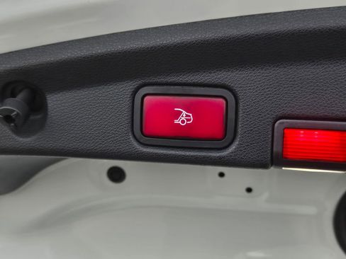 Used 2022 Mercedes-Benz E 450 4MATIC Cabriolet image 38