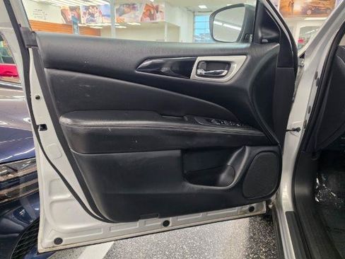 Used 2019 Nissan Pathfinder SV FWD image 35