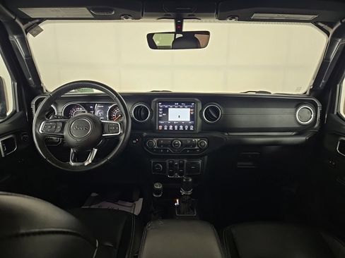 Used 2018 Jeep Wrangler Unlimited Sahara AWD/4WD image 9