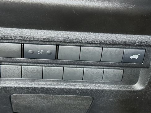 Used 2025 Mitsubishi Outlander SE FWD image 17