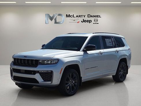 New 2026 Jeep Grand Cherokee L Limited AWD/4WD image 2