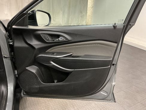 Used 2025 Chevrolet Trax ACTIV FWD image 31