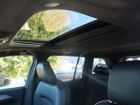 New 2025 Jeep Grand Cherokee Laredo image 15