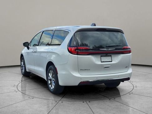 New 2026 Chrysler Pacifica Select image 10