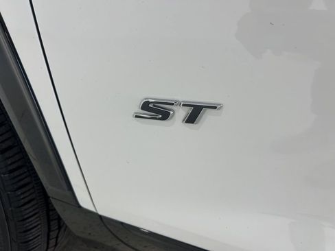 Used 2025 Buick Enclave Sport Touring FWD image 28