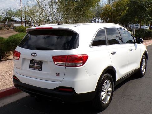 Used 2016 Kia Sorento LX image 6